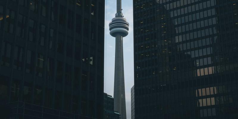 从纸页到玉魂:华宝斋如何用千年线装工艺,为当代艺术打造可收藏的“纸上博物馆”