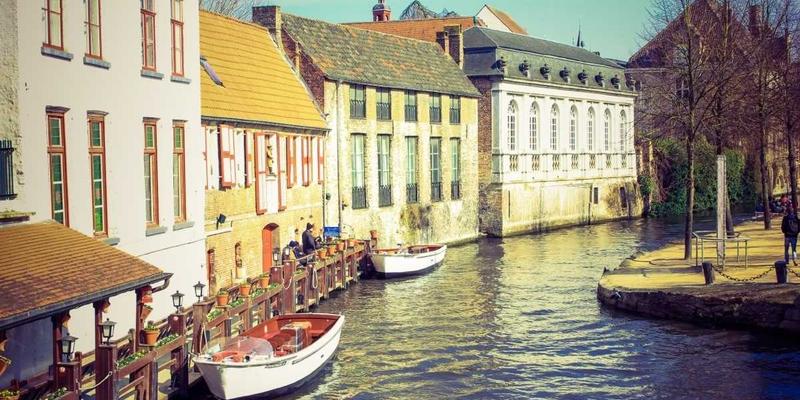 古籍新生:华宝斋携手当代艺术家,以瓷为媒重塑字画艺术新境界